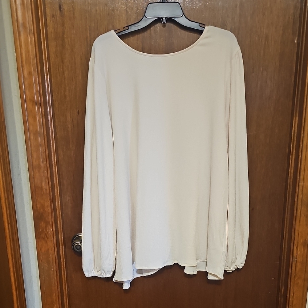 2XL Lularoe Vivian - Elegant Cream Women's Button Back Long Sleeve Blouse